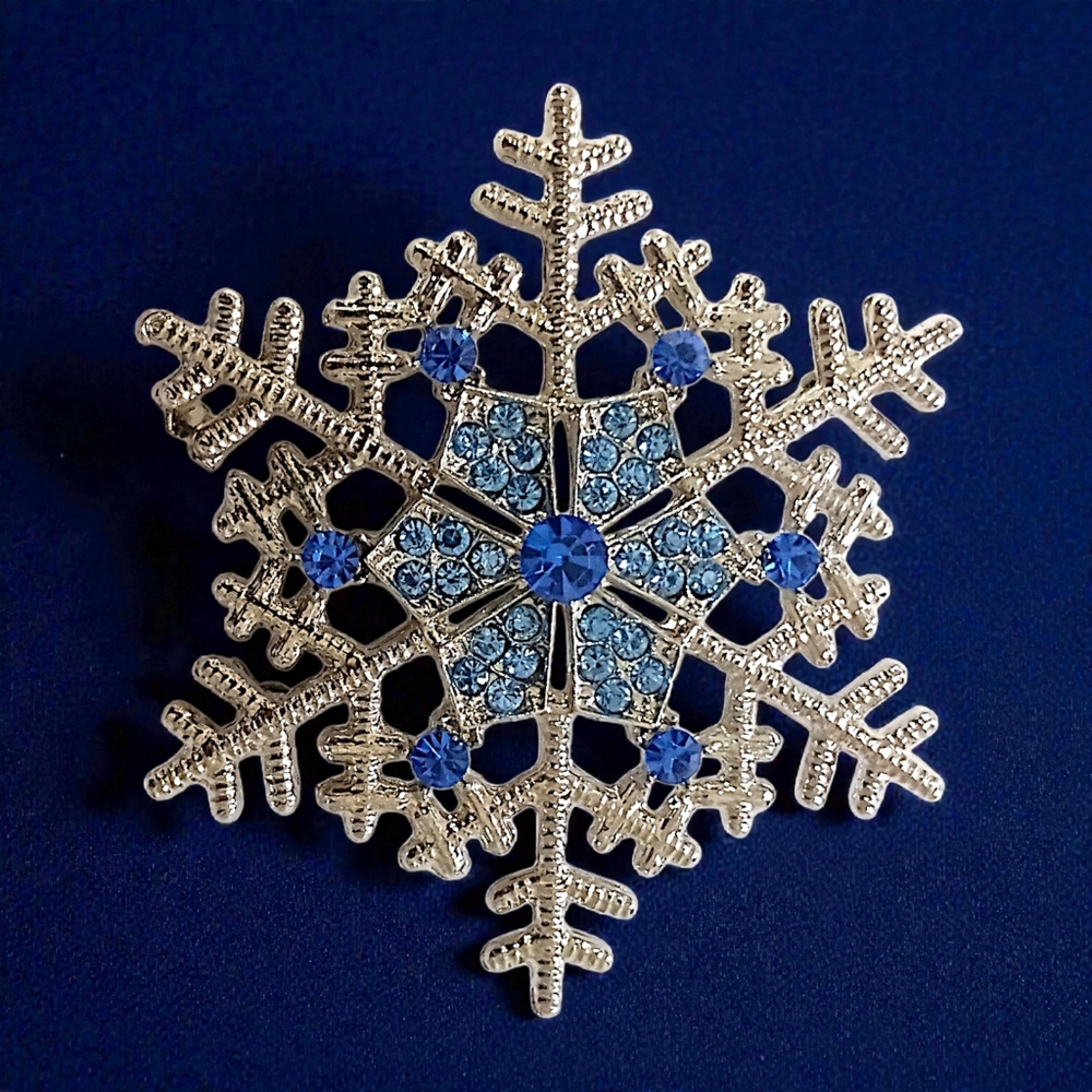 Icy Snowflake Pin Brooch Pendant Star Blue Rhinestone Crystal Winter Silver Tone - Picture 12 of 16